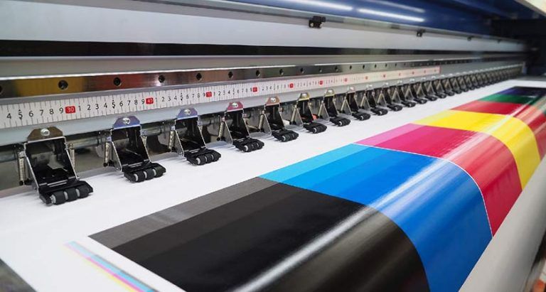 thesiliconreview-benefits-of-using-a-large-format-printing-shop-for-small-businesses